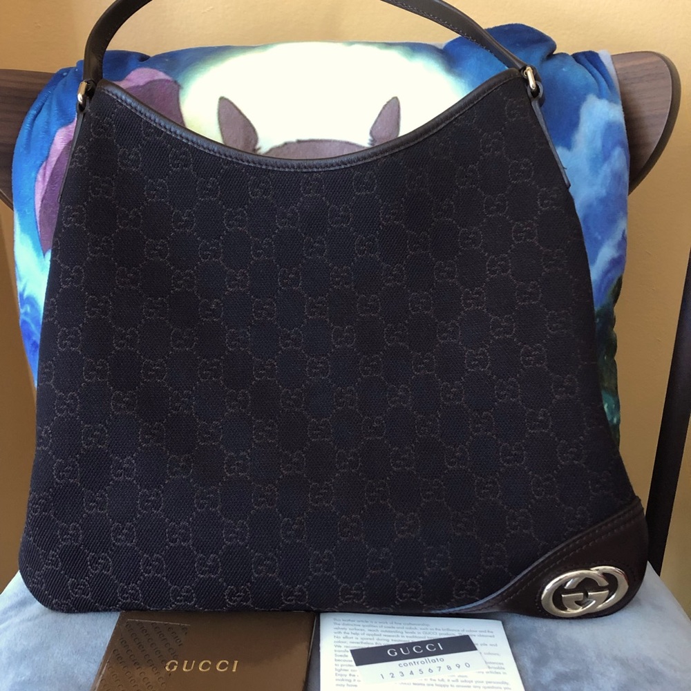Authentic pre-love Gucci shoulder tote-brown